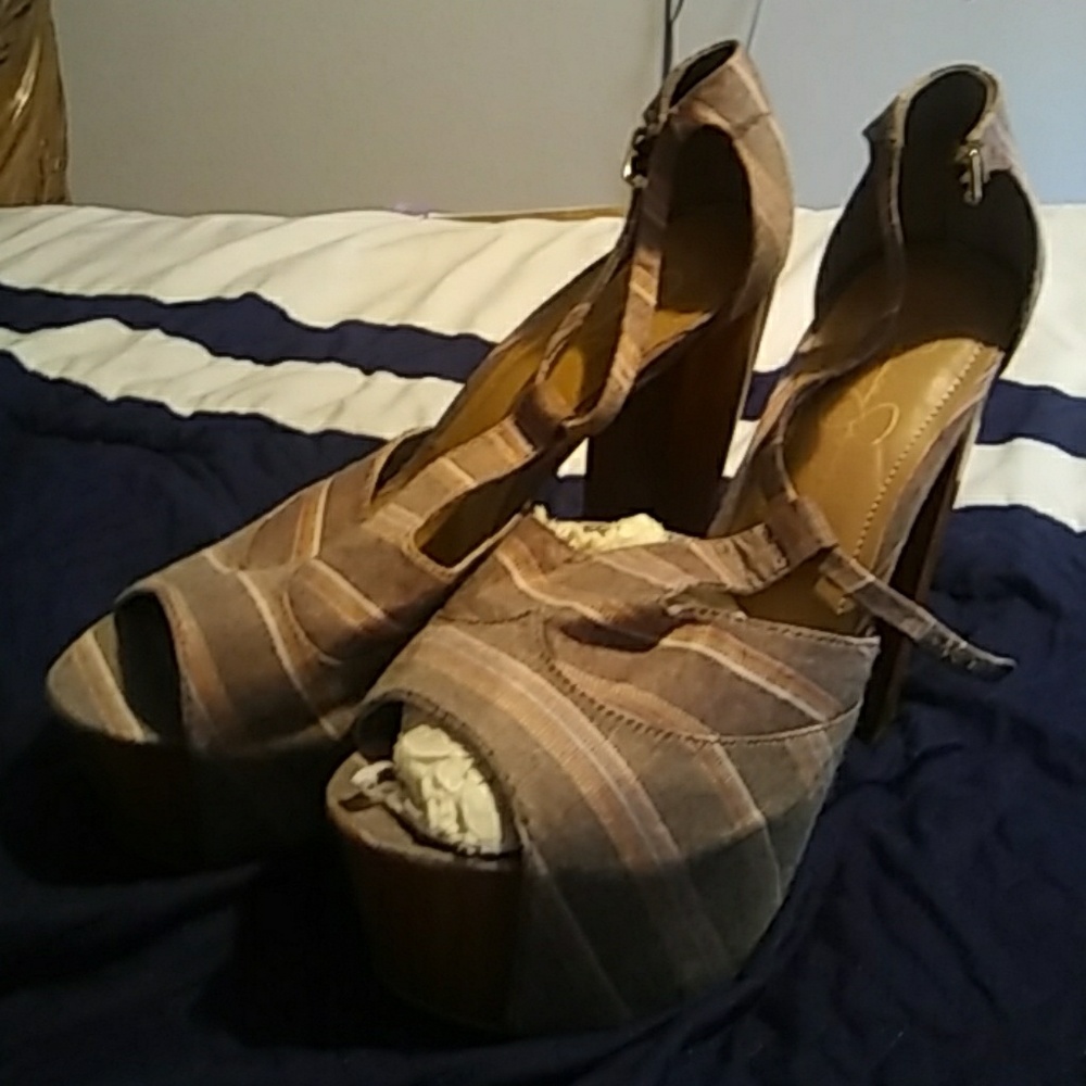 Heals - Picture 2 of 3
